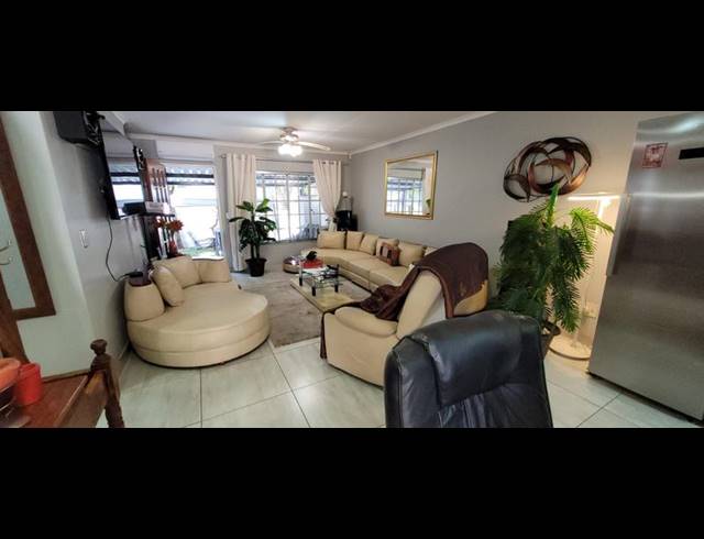 2 BEDROOM TOWNHOUSE FOR SALE IN ALBERTSDAL